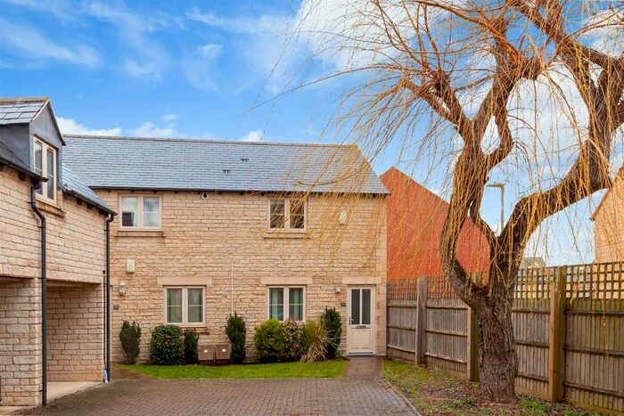 1 Bedroom Flat To Rent In Sansoms Court, Shipton Road, Woodstock, OX20