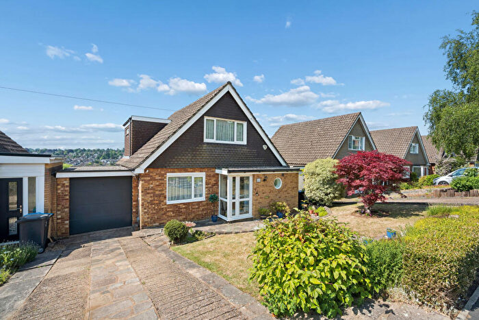 4 Bedroom Detached House For Sale In Trevelyan Way, Berkhamsted, HP4