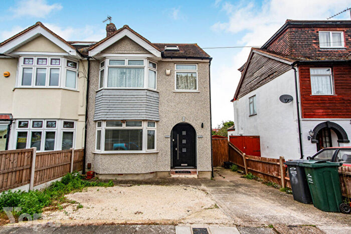 5 Bedroom Semi-Detached House For Sale In James Road, Dartford, DA1