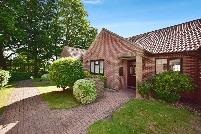 2 Bedroom Bungalow For Sale In Matterdale Gardens, Maidstone, Kent, ME16