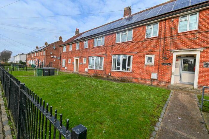 Flat To Rent In Allaway Avenue, Portsmouth, PO6