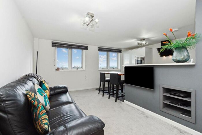 2 Bedroom Flat To Rent In Charlotte Despard Avenue, Battersea, SW11