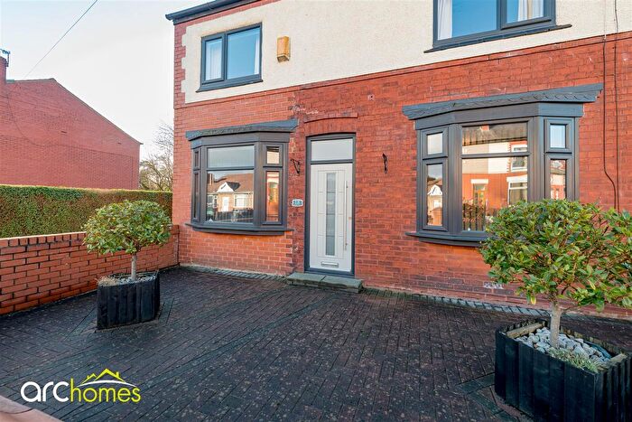 4 Bedroom Semi Detached House For Sale In Lovers Lane, Atherton, M46