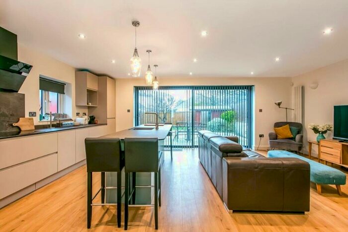 4 Bedroom Detached House To Rent In Lake Road, Hamworthy, Poole, BH15