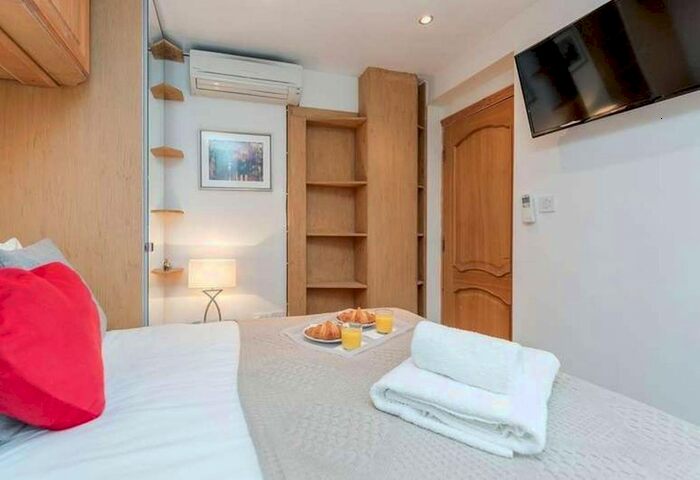 3 Bedroom Flat To Rent In Cockspur Street, St James's, London, SW1Y