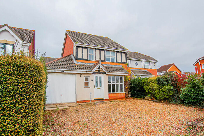 3 Bedroom Detached House For Sale In Holbush Way, Irthlingborough, NN9