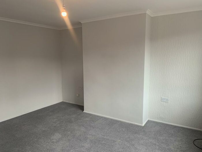 3 Bedroom Semi-Detached House To Rent In Grange Road, Royston, Barnsley, S71