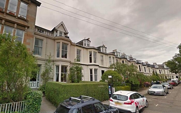 2 Bedroom Flat To Rent In Bed Unfurnished At Holyrood Crescent, G20