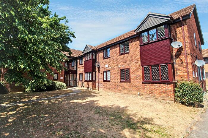 1 Bedroom Flat For Sale In Ashmere Close, Calcot, Reading, RG31