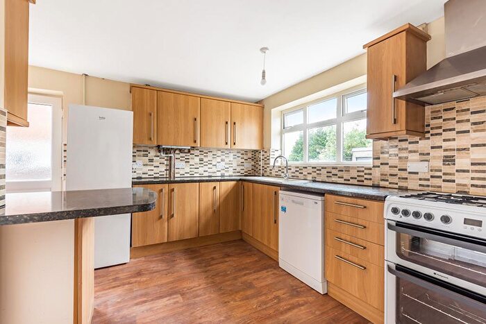 3 Bedroom Semi-Detached House To Rent In Tilehurst, Reading, RG30