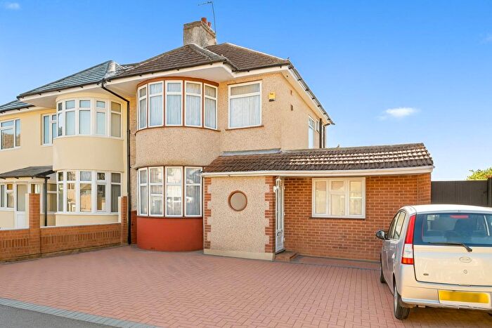 4 Bedroom Semi-detached House For Sale In Langley Crescent, Hayes, UB3
