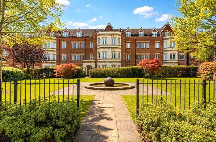 2 Bedroom Flat For Sale In London Road, Guildford, Surrey, GU1