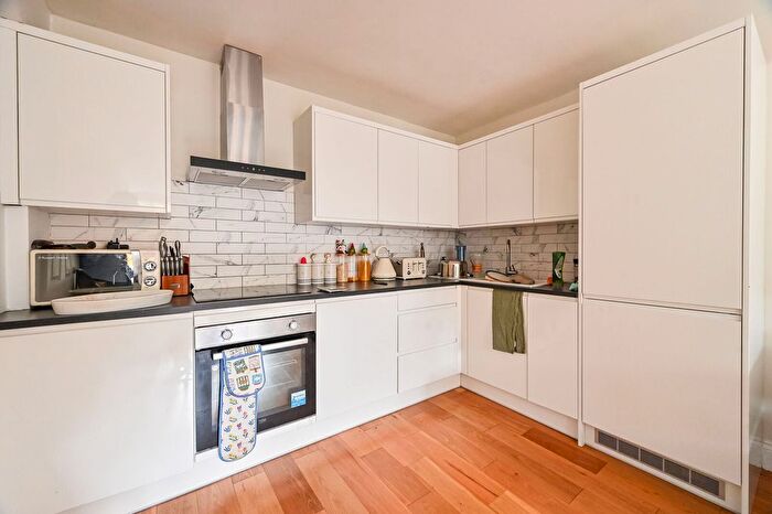 2 Bedroom Flat To Rent In Vaynor House, Holloway, London, N7