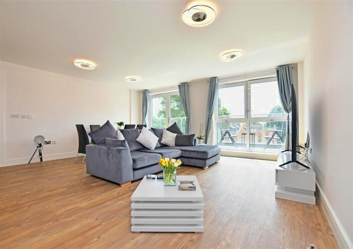3 Bedroom Flat To Rent In Lion Wharf Road, Isleworth, TW7