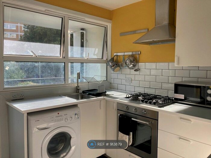 2 Bedroom Flat To Rent In Chippendale House, London, SW1V