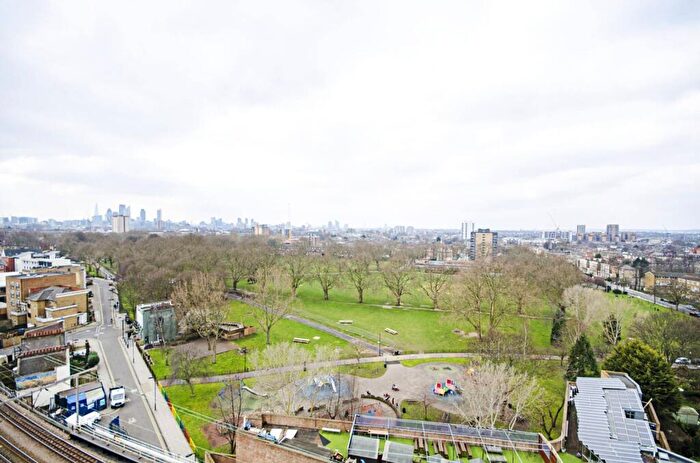 2 Bedroom Flat For Sale In Martello Street, London Fields, London, E8