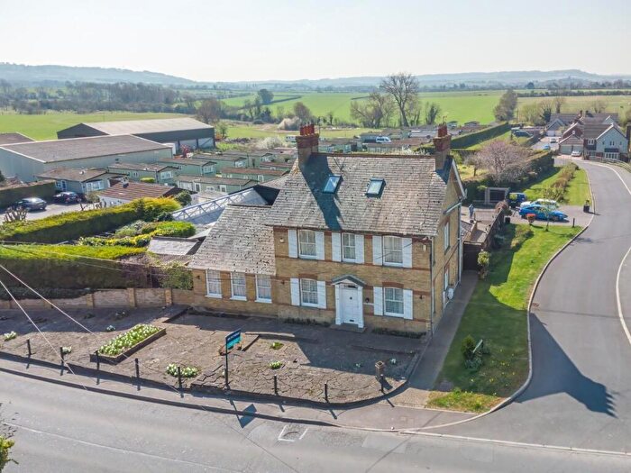 5 Bedroom Detached House For Sale In Castle Hill Road, Totternhoe, LU6