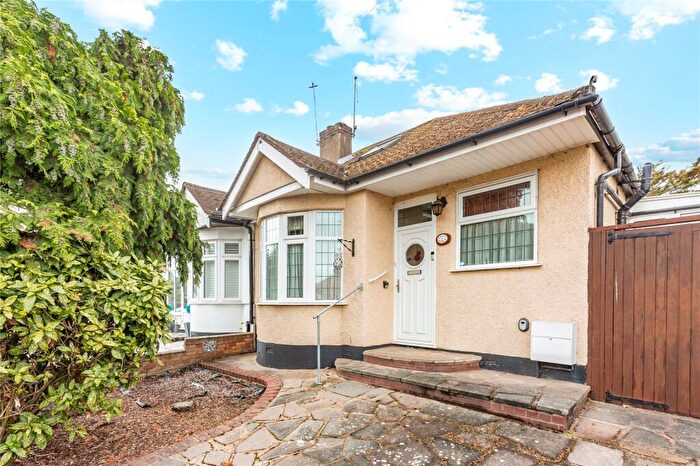2 Bedroom Bungalow For Sale In Derby Avenue, Upminster, RM14