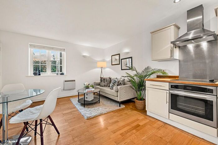 1 Bedroom Flat For Sale In Myddleton Hall, Almeida Street, N1