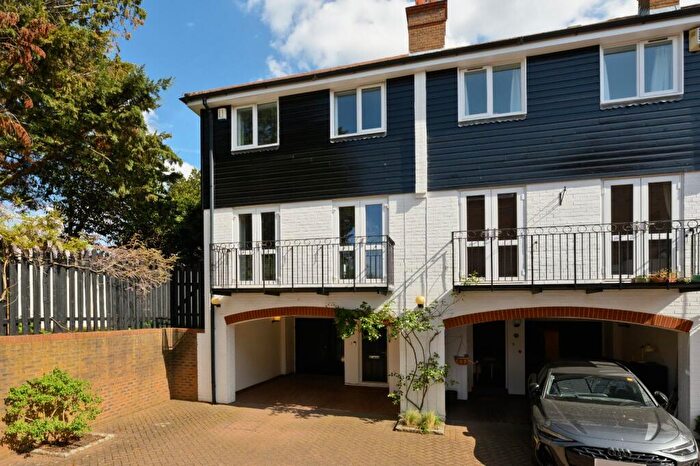 4 Bedroom End Of Terrace House For Sale In Harvest Lane, Thames Ditton, Surrey, KT7