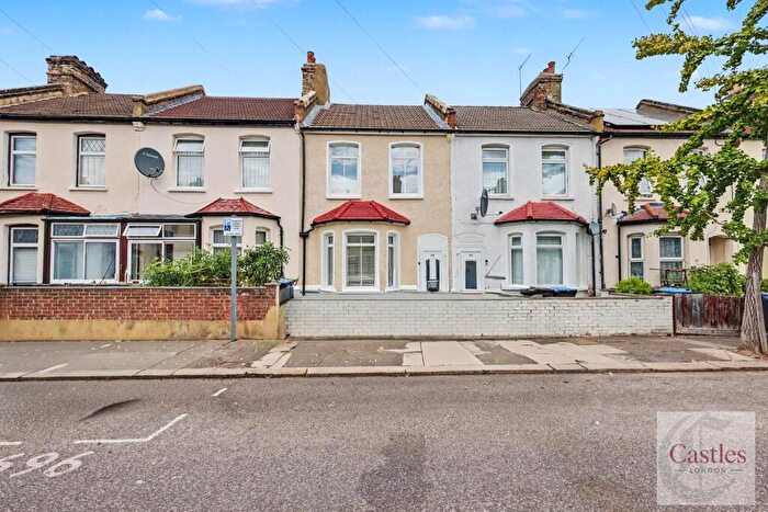 2 Bedroom House For Sale In Cornwallis Grove, Edmonton, N9