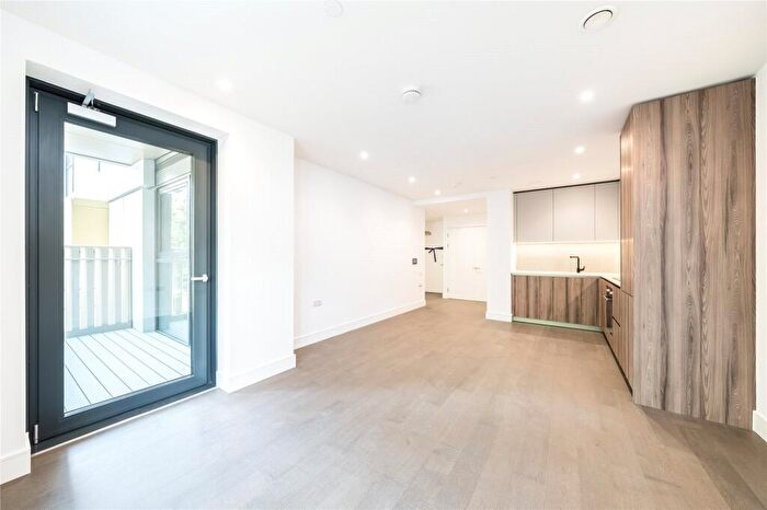 1 Bedroom Apartment To Rent In Hawksbury Heights, Hewson Way, London, SE17