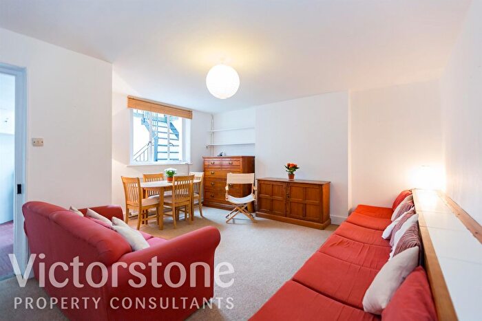 1 Bedroom Flat To Rent In Lonsdale Square, Angel, London, N1