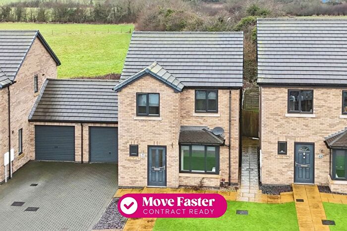 3 Bedroom Link Detached House For Sale In Teasdale Close, Hull, HU5