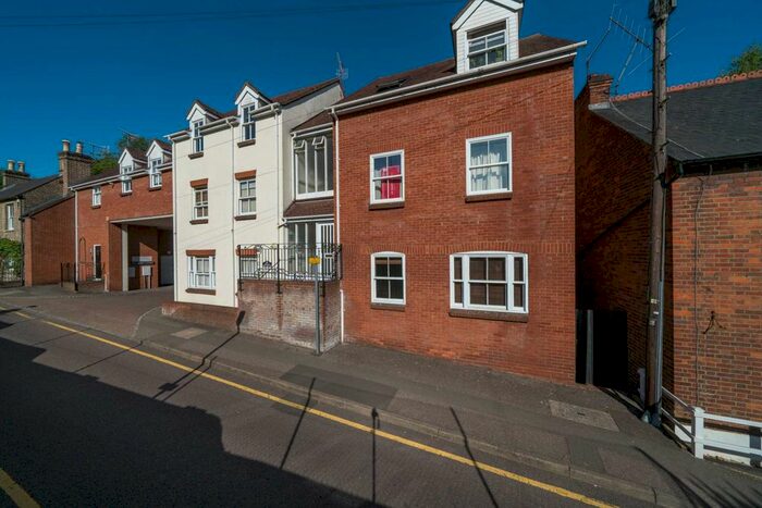 1 Bedroom Flat To Rent In A Cavalier Court, Chesham Road, Berkhamsted, Hertfordshire, HP4