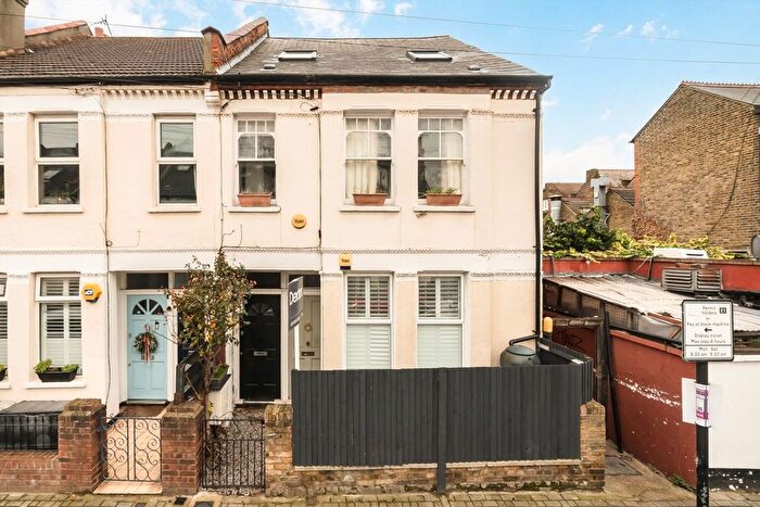 2 Bedroom Flat To Rent In Coverton Road, Tooting, SW17