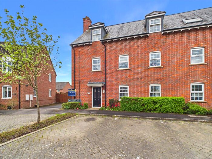 2 Bedroom Apartment For Sale In Chalkpit Lane, Chinnor, OX39