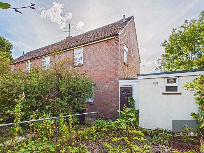 3 Bedroom Semi-Detached House For Sale In Hatterboard Drive, Scarborough, YO12