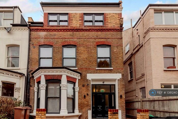 Studio To Rent In Adolphus Road, London, N4