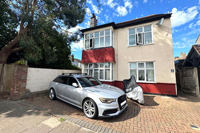 3 Bedroom Apartment For Sale In Westbury Road, Southend-on-Sea, SS2