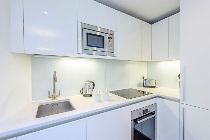 3 Bedroom Flat To Rent In Merchant Square East, Paddington, London, W2