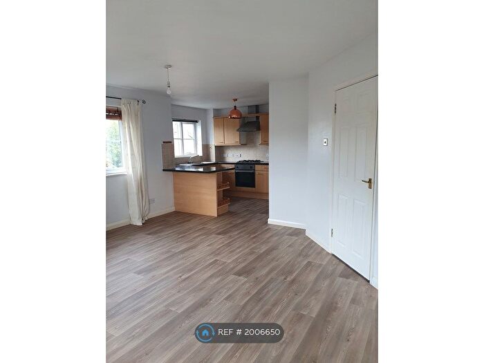 2 Bedroom Flat To Rent In Birch Court, Exeter, EX2