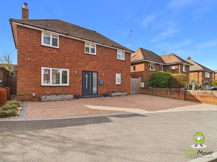 3 Bedroom Detached House For Sale In Downsland Road, Basingstoke, Hampshire, RG21