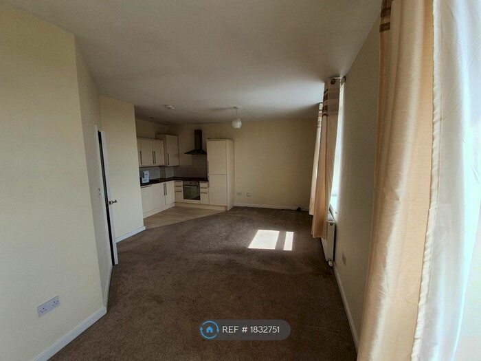 2 Bedroom Flat To Rent In Burnley Road, Sowerby Bridge, HX6