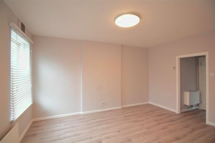 1 Bedroom Flat To Rent In Brixton Hill, London, SW2