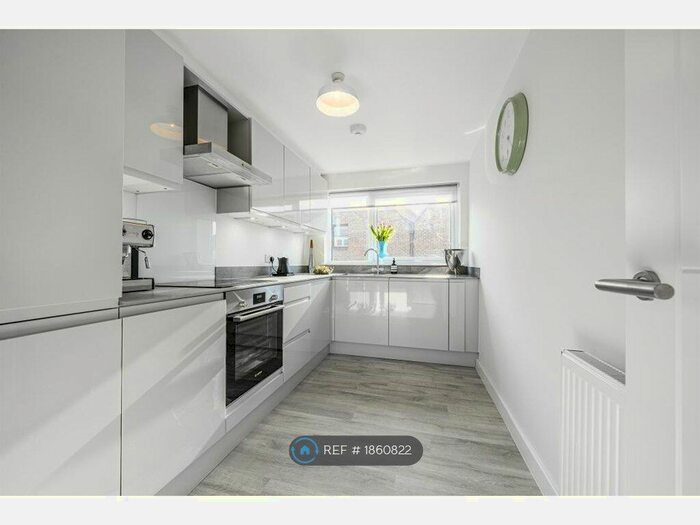 2 Bedroom Flat To Rent In Alder Lodge, London, N9