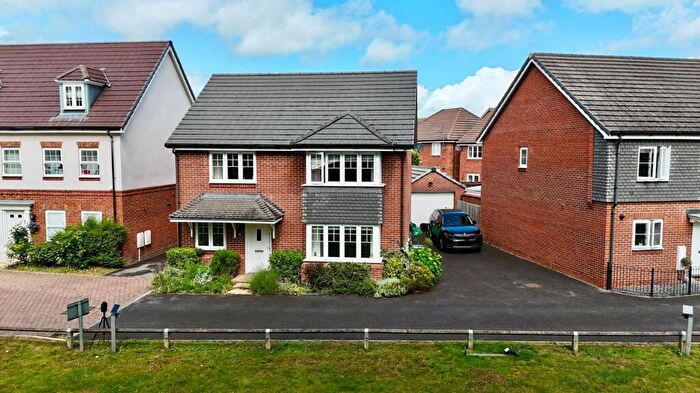 4 Bedroom Detached House For Sale In Lailey Path, Shinfield, RG2