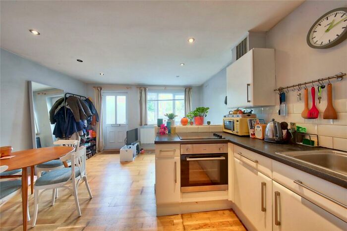 1 Bedroom Apartment To Rent In Bedford Hill, SW12