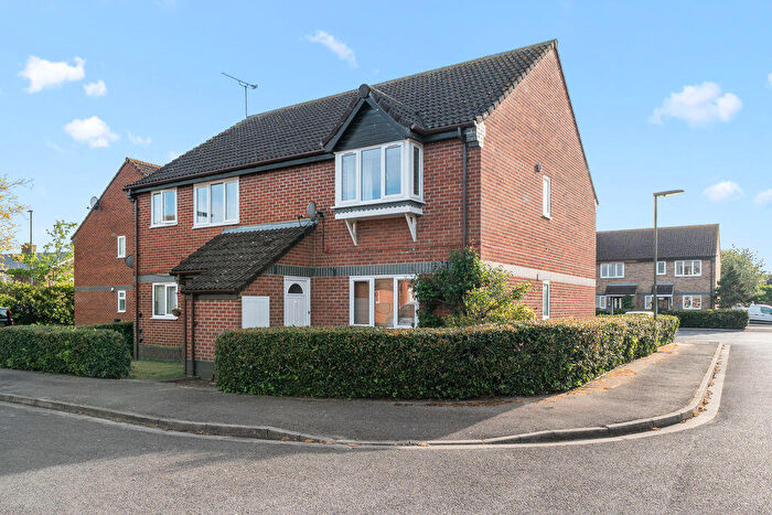 1 Bedroom Maisonette For Sale In Cambridge Road, West Molesey, KT8