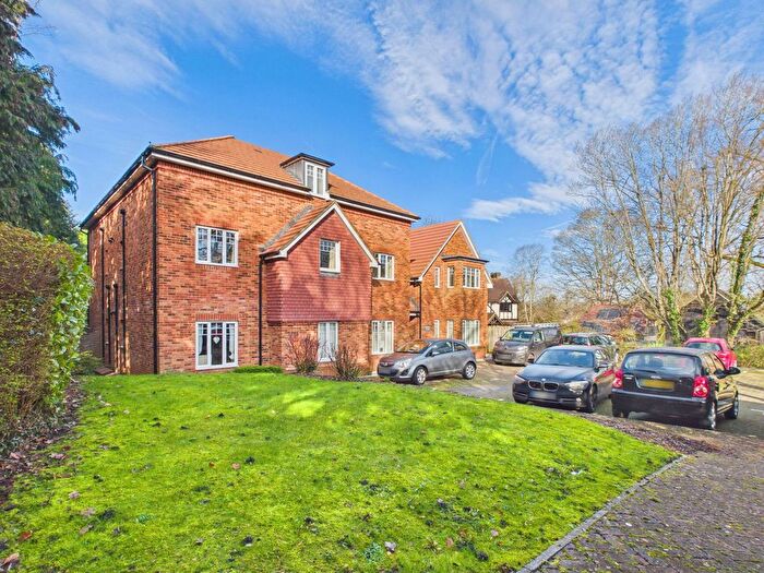 2 Bedroom Flat For Sale In Cadogan Place, North Heath Lane, Horsham, West Sussex, RH12