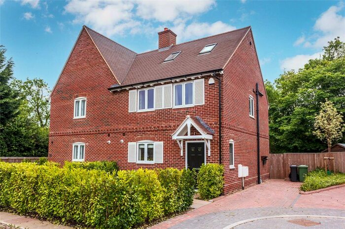 4 Bedroom Semi-Detached House For Sale In Fox Heath Gardens, Cane End, Reading, Oxfordshire, RG4