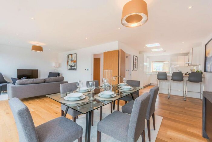 3 Bedroom Flat To Rent In Woodfield Place, Maida Vale, London, W9