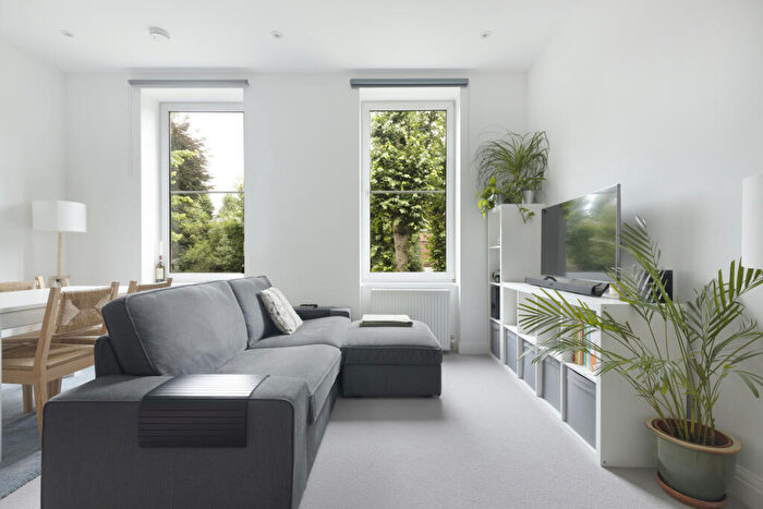 2 Bedroom Flat To Rent In Netherhall Gardens, Hampstead, NW3