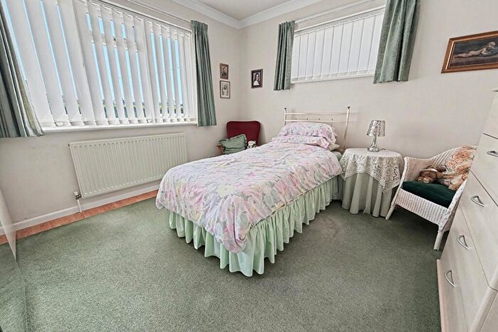 3 Bedroom Detached Bungalow For Sale In Carey, BH20 - Photo 6