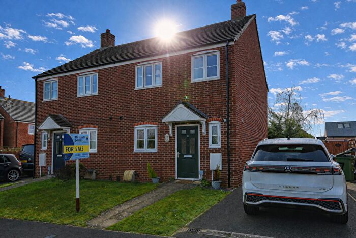 3 Bedroom Semi Detached House For Sale In Barton Field, Cambridge, Gloucester, GL2