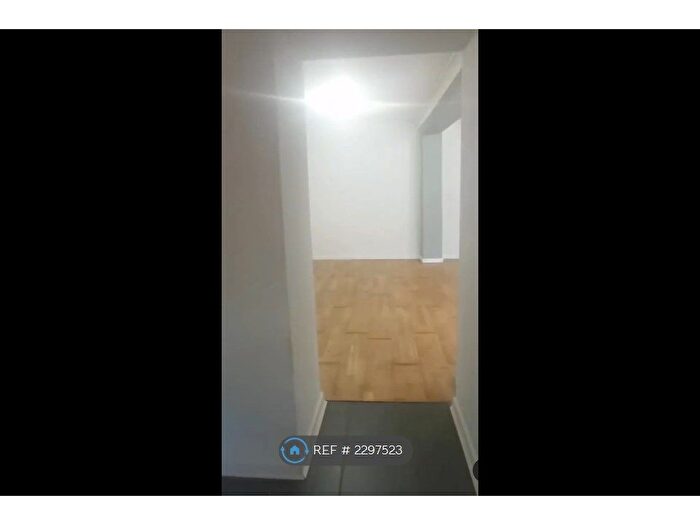 1 Bedroom Flat To Rent In Curtis Street, Swindon, SN1